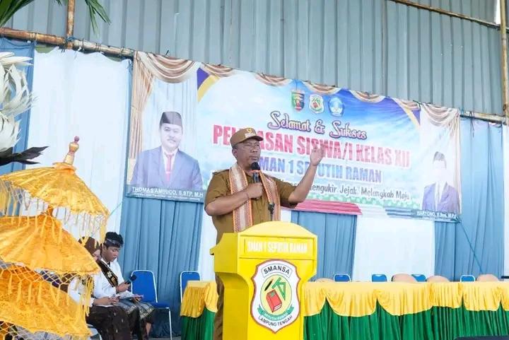 Plt Bupati Lampung Tengah Hadiri Pelepasan Siswa Kelas XII SMAN 1 Seputih Raman